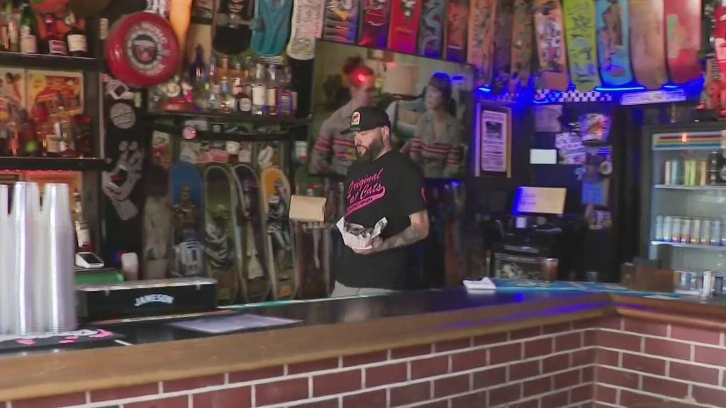 Fort Lauderdale proposes earlier closing times for downtown bars, facing pushback from business owners — CBS Miami, Tarpon Springs Dining news