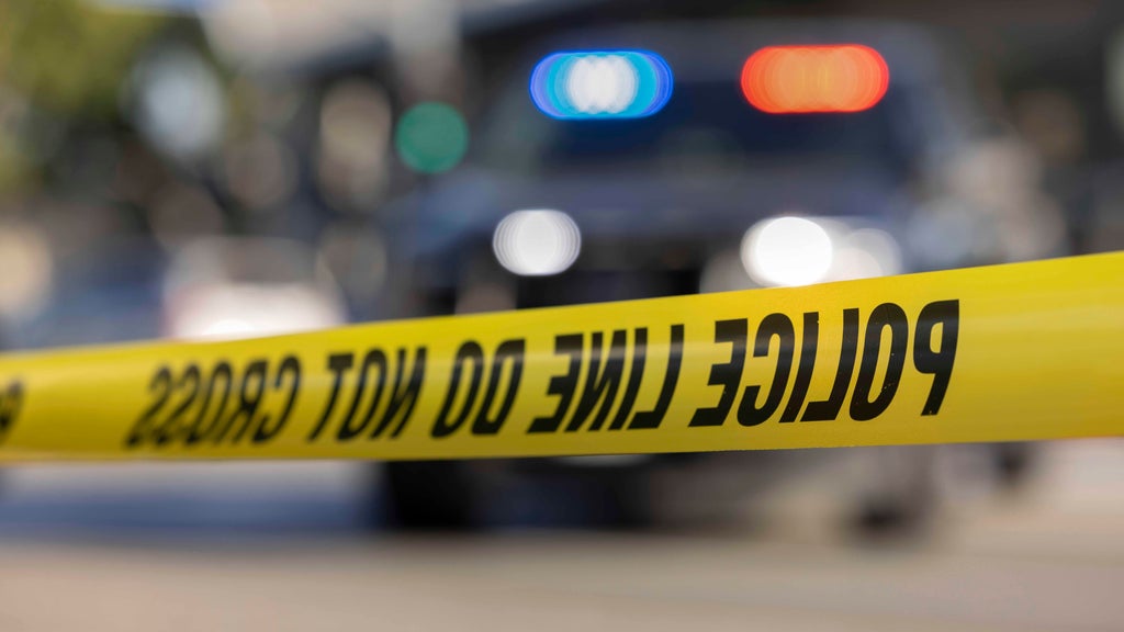 Deputies respond to reports of a person shot in southwest Miami-Dade neighborhood — CBS Miami, Tarpon Springs Health news
