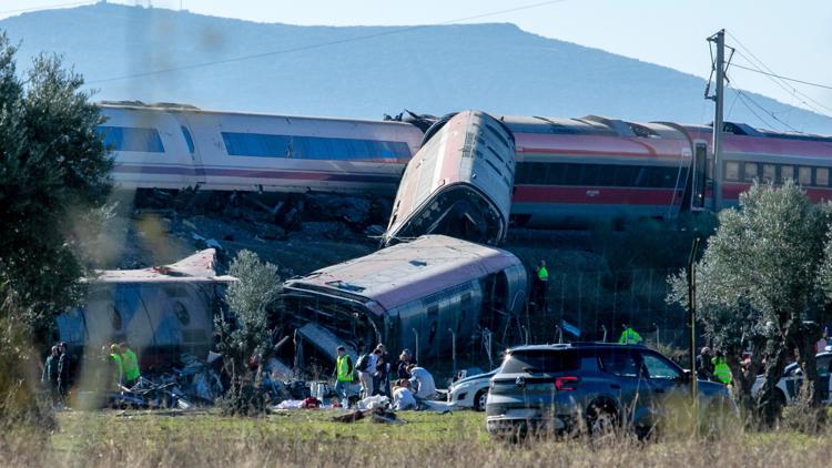 At least 30 killed in crash between 2 trains in Spain, according to media reports — Tarpon Springs Community news