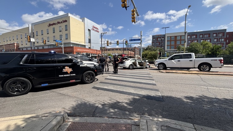 Texas DPS releases video of stolen car chase ending with four-vehicle downtown San Antonio crash — KENS 5 (San Antonio), Tarpon Springs Business news
