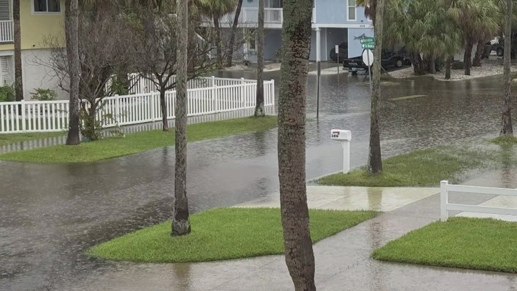 High surf, rising tides put St. Pete Beach residents on alert ahead of Hurricane Isaias — WTSP 10 Tampa Bay, Tarpon Springs Community news