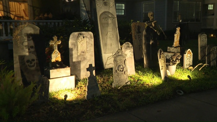 Tampa Bay families balance Halloween traditions with higher costs — Tarpon Springs Community news