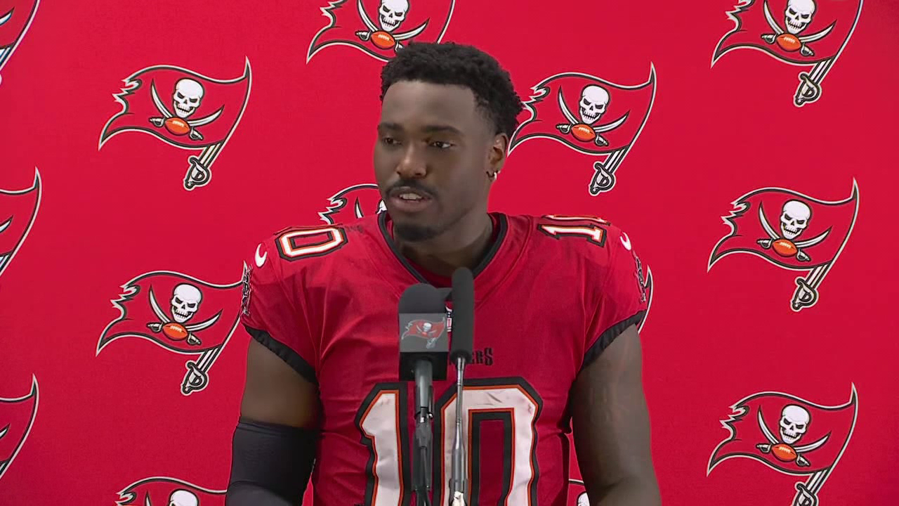 'Ma, come here!': Bucs QB Jalon Daniels shares postgame moment with mom after first NFL win — FOX 13 Sports Tampa Bay, Tarpon Springs Sports news